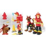 cartoon network Scooby-Doo Deluxe Action Figure Set - Scooby and Shaggy Firefighters with 2 Collapsing Flames, Water Squirting Fire Hydrant and Backpack