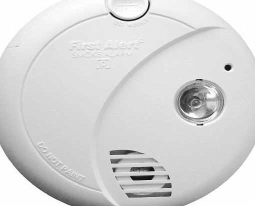 First Alert Photoelectric Escape Light Smoke Alarm With 10-Year Guarantee