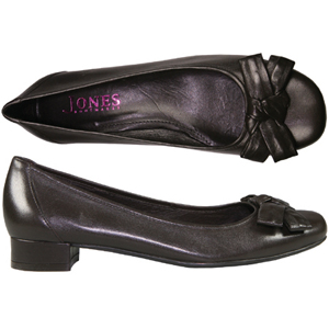 A smart pump from Jones Bootmaker. With shaped toe and decorative bow to vamp and finished with padd